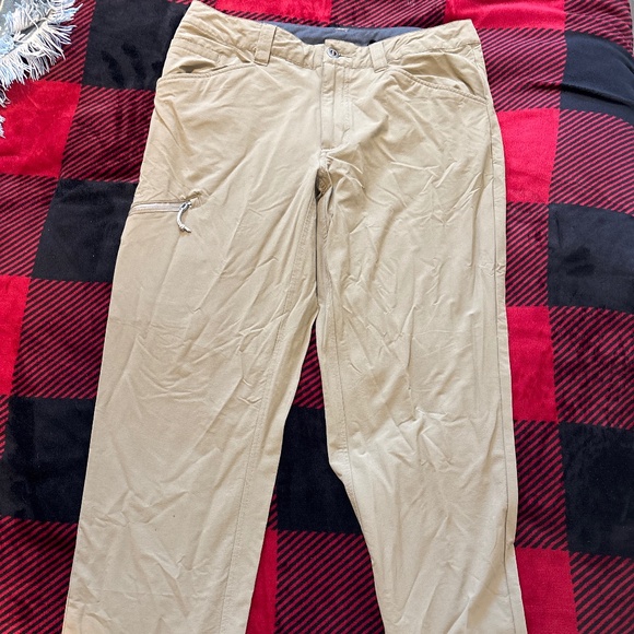 Men’s Patagonia nylon pants - Picture 1 of 3